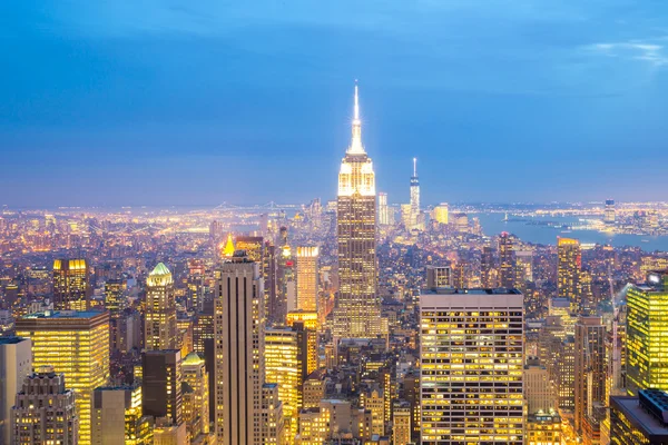 New York City skyline dusk. — Stock Photo, Image