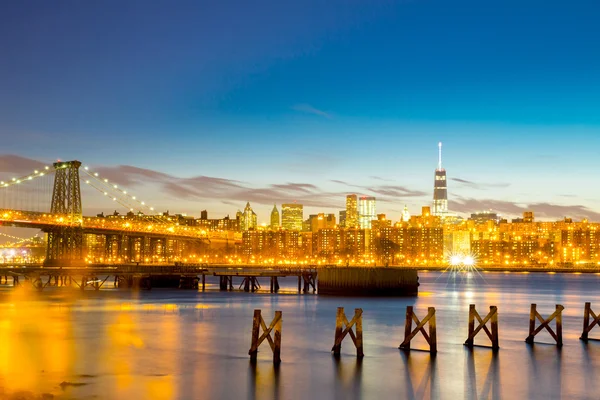 Williamsburg Bridge in der Abenddämmerung — Stockfoto