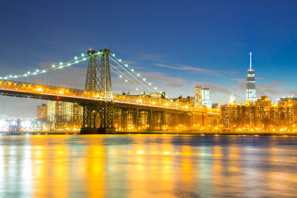 Williamsburg Bridge with Newyork mid town at dusk