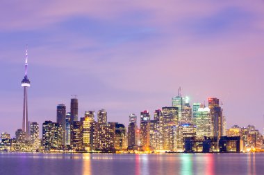 Toronto alacakaranlıkta manzarası