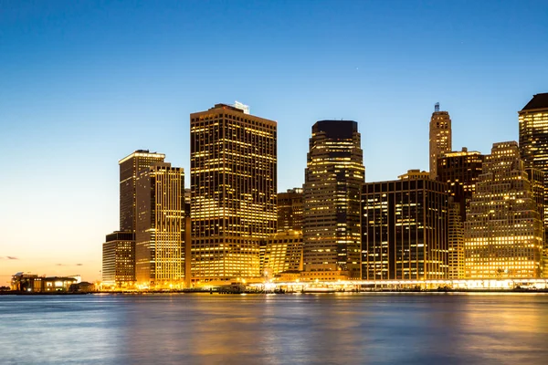 マンハッタンのスカイラインの夕暮れ — ストック写真