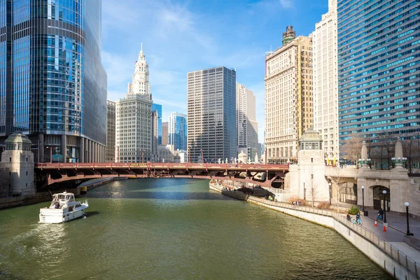 Chicago downtown och floden — Stockfoto