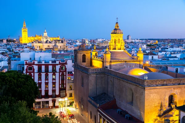 Sevilla Katedrali alacakaranlıkta — Stok fotoğraf