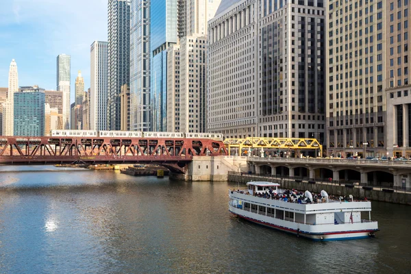 Chicago centrum en rivier — Stockfoto