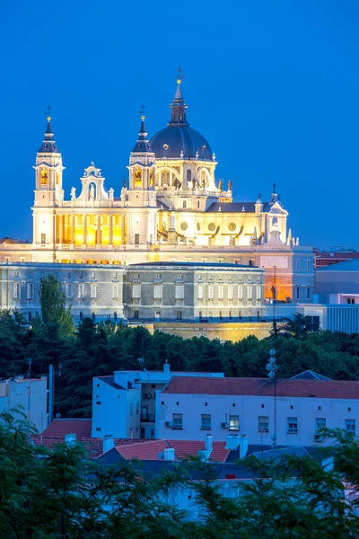 Almudena Cathedral Madrid Spanien - Stock-foto