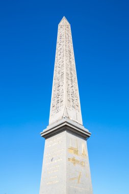 Dikili taş anıt paris