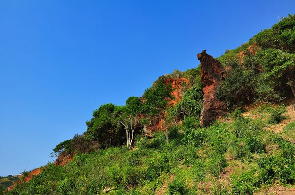 Paisagem rochosa no céu azul — Fotografia de Stock