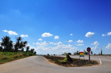 karayolu üzerinde hüzünlü müzik