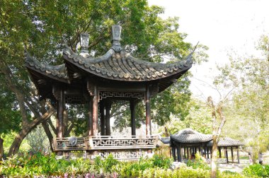 parkta oryantal köşk