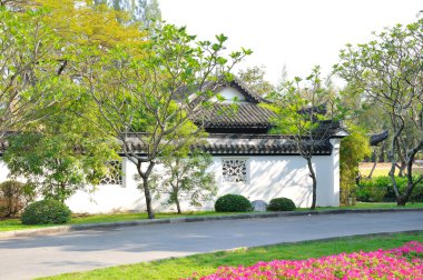 parkta oryantal köşk