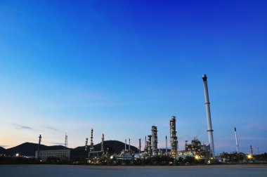 alacakaranlık Petrokimya tesisinde