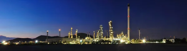 Petrochemische Anlage in der Nacht — Stockfoto