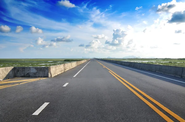 Road With Painted Double Yellow Line — Stock Photo, Image