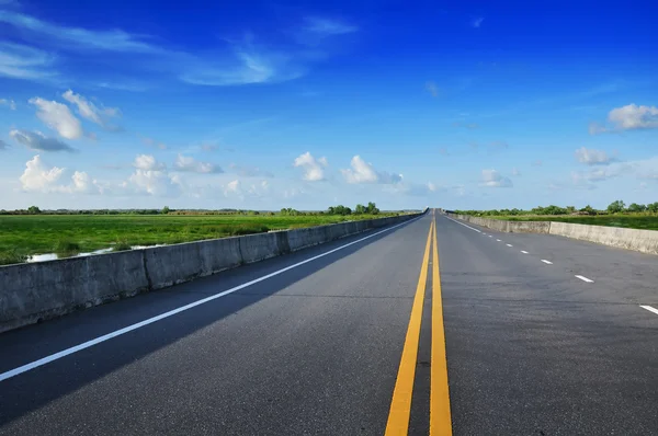 Road With Painted Double Yellow Line — Stock Photo, Image