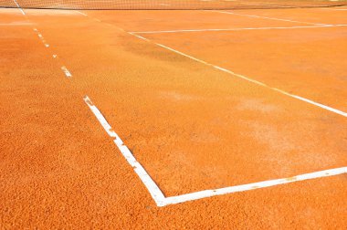 Ağı olan tenis kortu