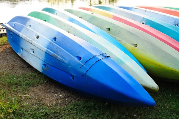 Colorful kayaks in stack — Stock Photo, Image