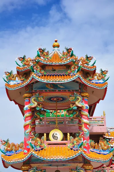 Ein sehr farbenfroher und dekorativer chinesischer Tempel — Stockfoto