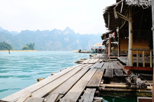 Ratchaprapa dam, khao sok, thailand — Stockfoto