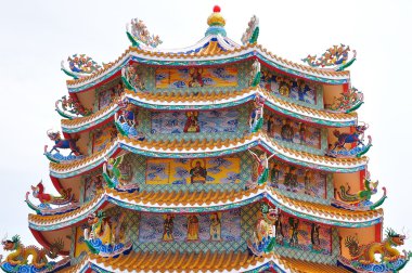 son derece renkli ve dekoratif bir Çinli Tapınağı