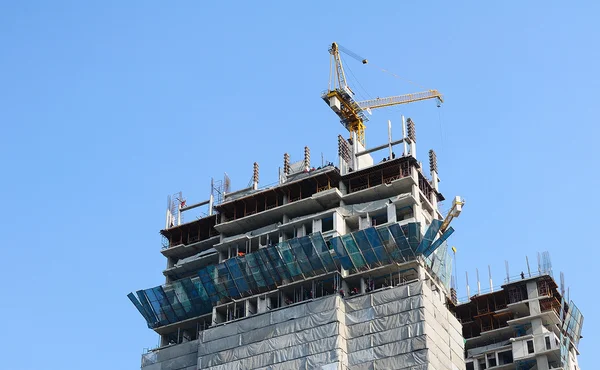 A building under construction with blue sky. — Stock Photo, Image
