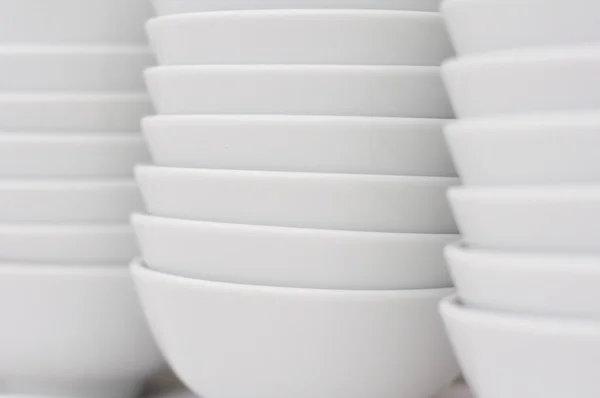 Pilha de taças brancas — Fotografia de Stock