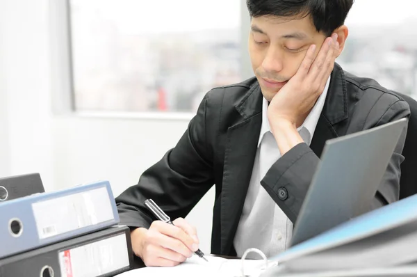 Uomo d'affari premuroso o stressante — Foto Stock