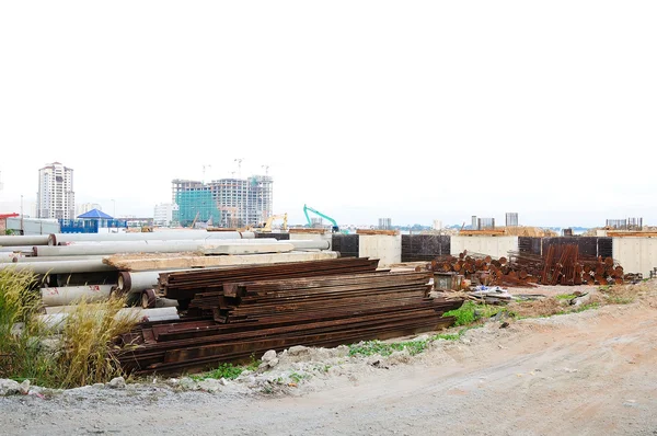 Ruggine Tubi in acciaio nel sito di costruzione — Foto Stock