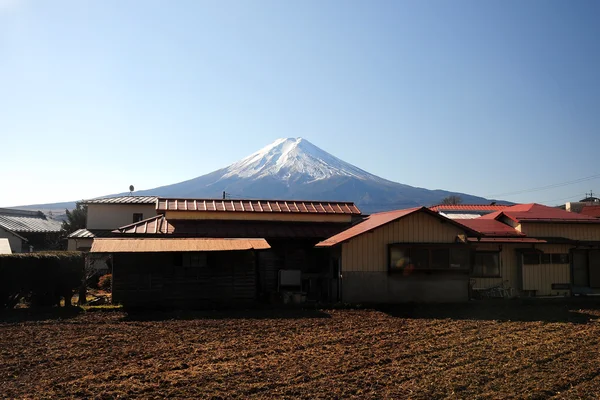 日本の家と富士山 — ストック写真