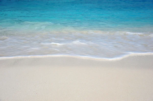Ola de mar en la playa — Foto de Stock