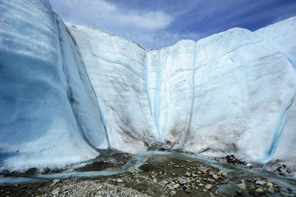 Parede de gelo com cachoeira — Fotografia de Stock