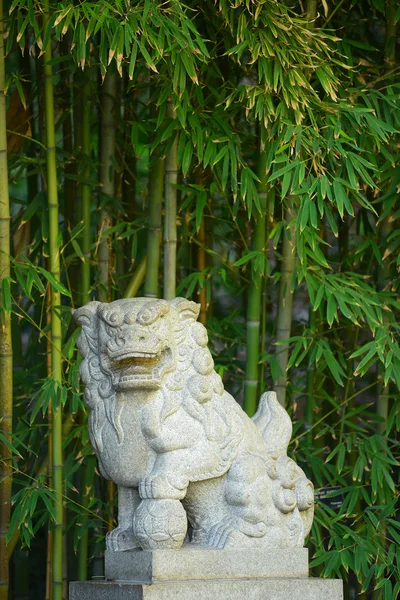 Китайська кам'яний лев — стокове фото