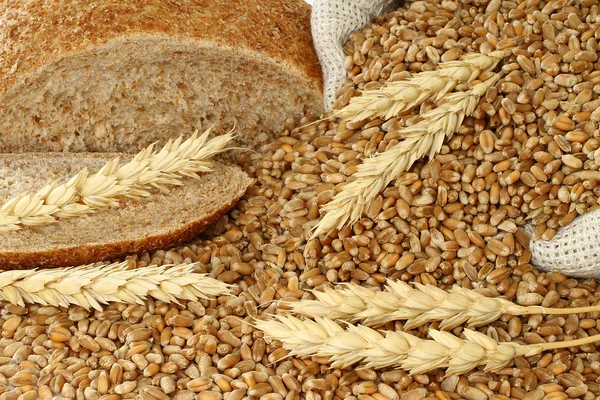 Bread, a bag with wheat and ears — Stock Photo, Image