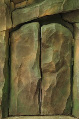 taş kapılar