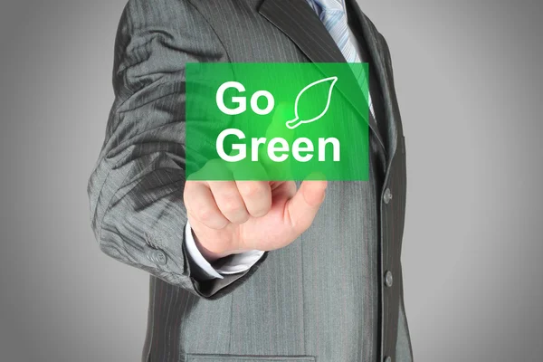 Empresário empurra tela sensível ao toque ir botão verde — Fotografia de Stock
