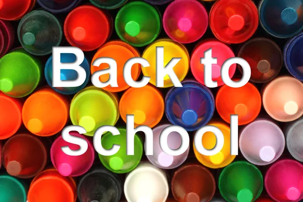 Színes ceruzák háttér vissza az iskola szavak — Stock Fotó