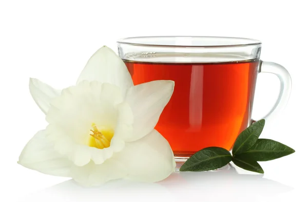 Taza de té con flores y hojas — Foto de Stock