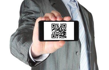 işadamı qr kod ile akıllı telefon tutar