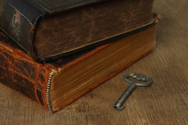 Retro kompozisyon kitapları ile