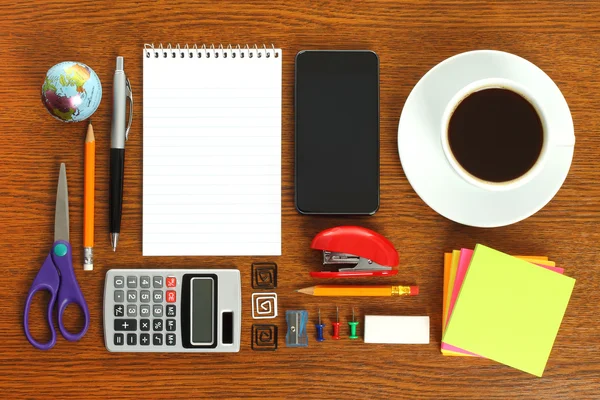 Lugar de trabajo con papelería de oficina — Foto de Stock