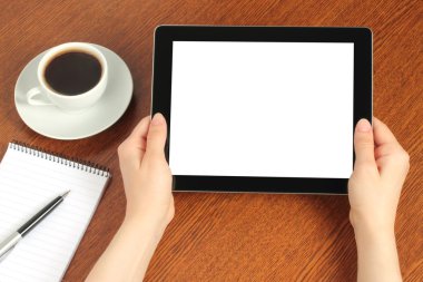 manos sostienen tablet pctablet pc el ele tutuşur