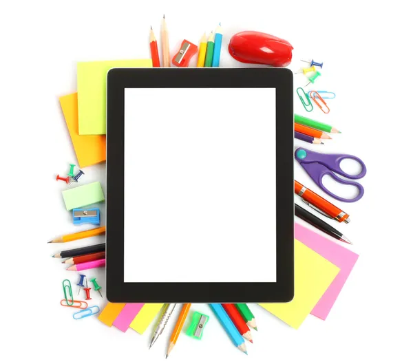 Tablet PC com material de escritório da escola — Fotografia de Stock