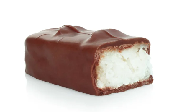 Barra Cioccolato Rotta Con Ripieno Dolce Isolato Sfondo Bianco Primo — Foto Stock