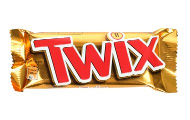 Kiev, Ukrayna - 13 Aralık 2021: Beyaz arka planda çikolata. Twix, Mars tarafından üretilen bir karamelli çikolatadır..