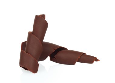 Beyaz arka planda çikolata kıvırcıkları