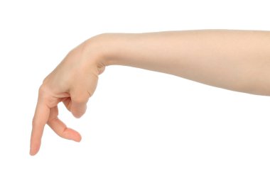 Kadın eli, beyaz arka planda parmak yürüyüşü gösteriyor.