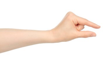Kadın eli, beyaz arka planda sanal bir şey tuttuğunu gösteriyor.