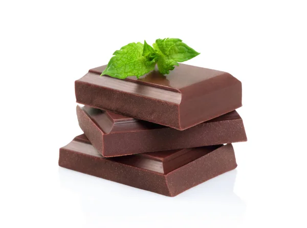 Barras Chocolate Con Hojas Menta Verde Aisladas Sobre Fondo Blanco —  Fotos de Stock