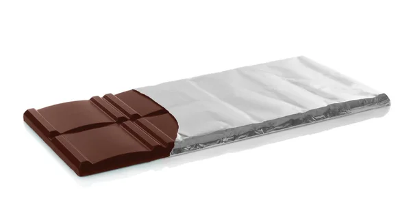 Choklad Bar Insvept Folie Vit Bakgrund Närbild — Stockfoto