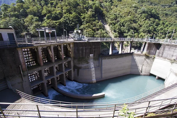 Contra barragem de substâncias granuladas — Fotografia de Stock