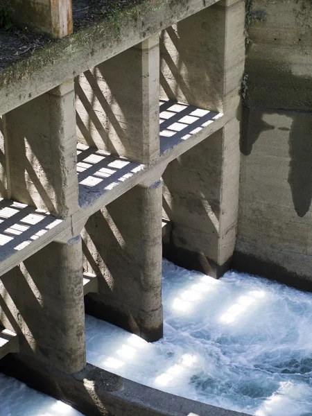 Proti granulované látky dam — Stock fotografie